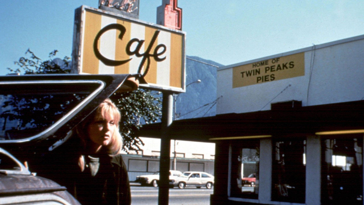 Twin Peaks: Fire Walk with Me background 107