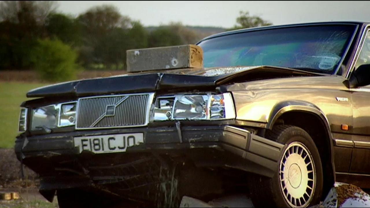 Top Gear - Season 4 Episode 3 : Can You Get a Car For Less Than £100?