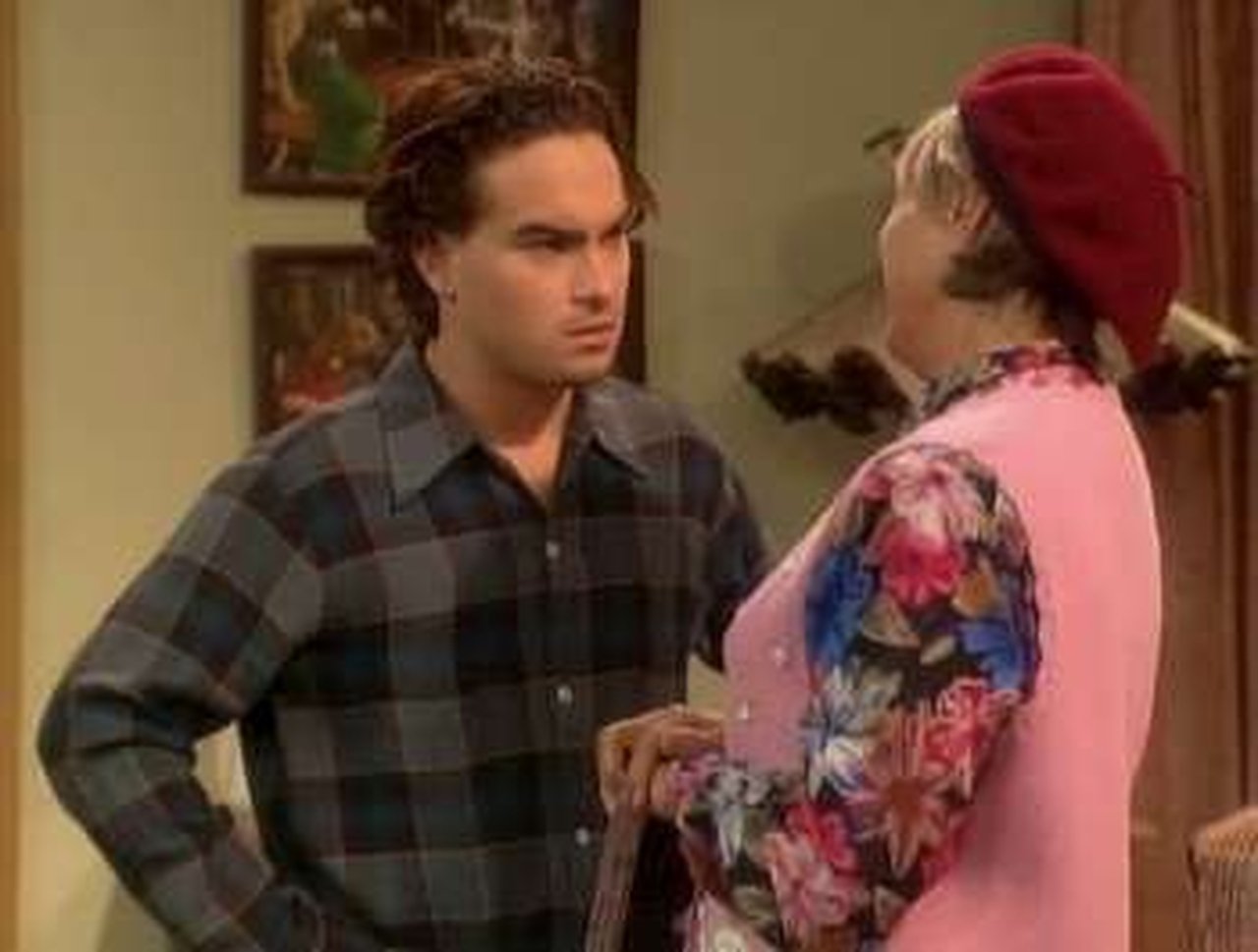 Roseanne - Season 8 Episode 21 : Morning Becomes Obnoxious