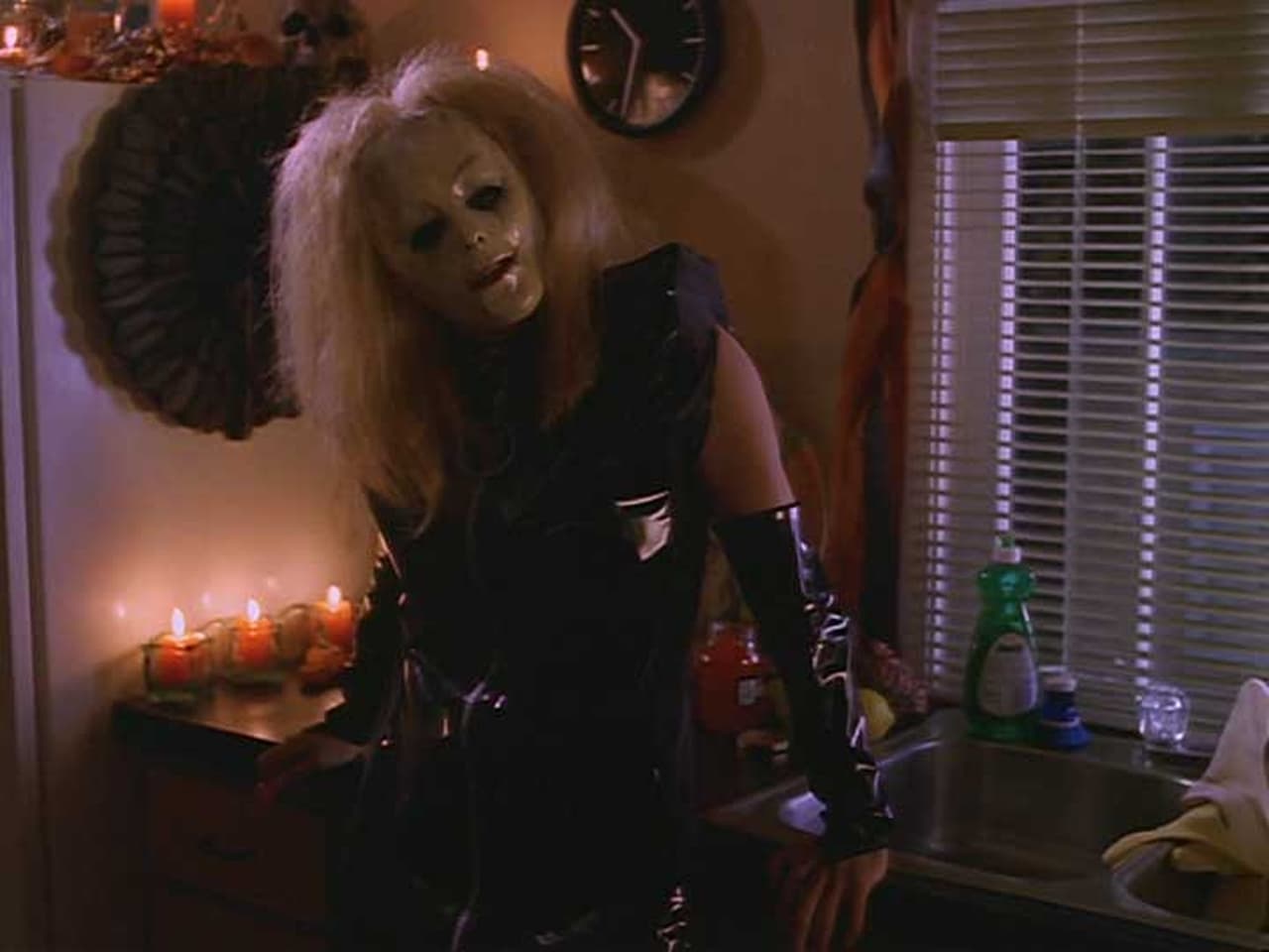 Tales from the Crypt - Season 6 Episode 2 : Only Skin Deep