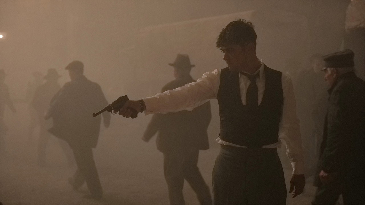 Trailer di Alla festa della Rivoluzione Immagine di copertina del trailer di Alla festa della Rivoluzione