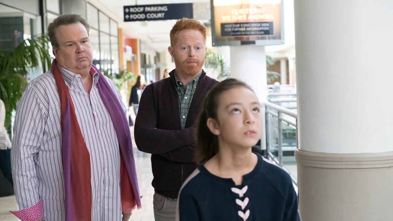 Modern Family - Season 9 Episode 18 : Daddy Issues