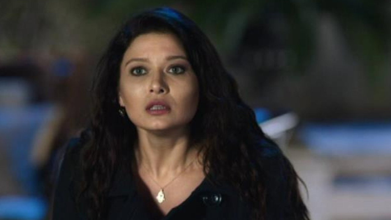 Paramparça backdrop