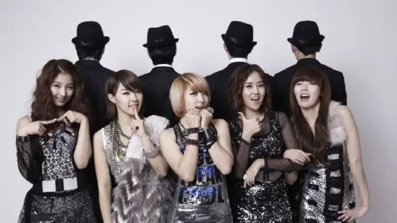 4Minute's Mr. Teacher backdrop image