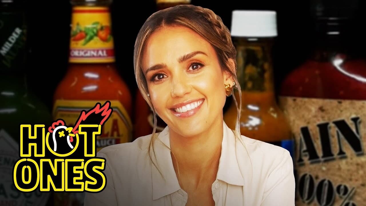 Hot Ones - Season 13 Episode 1 : Jessica Alba Applies Lip Gloss While Eating Spicy Wings