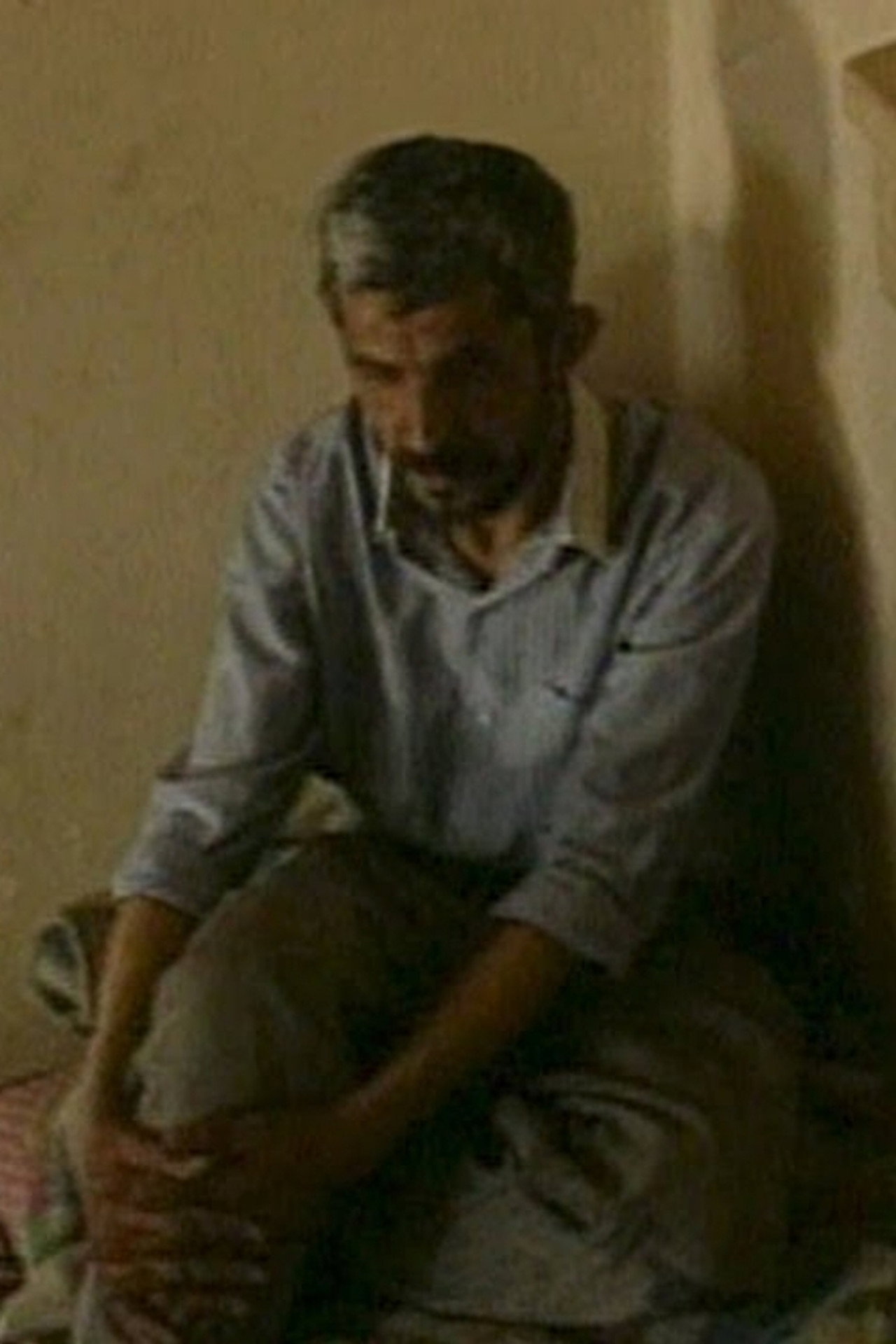 Close-Up Long Shot still 5