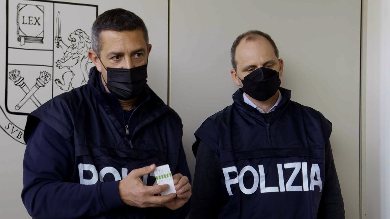 Stop! Border Control: Roma Fiumicino - Season 1 Episode 4 : Episode 4