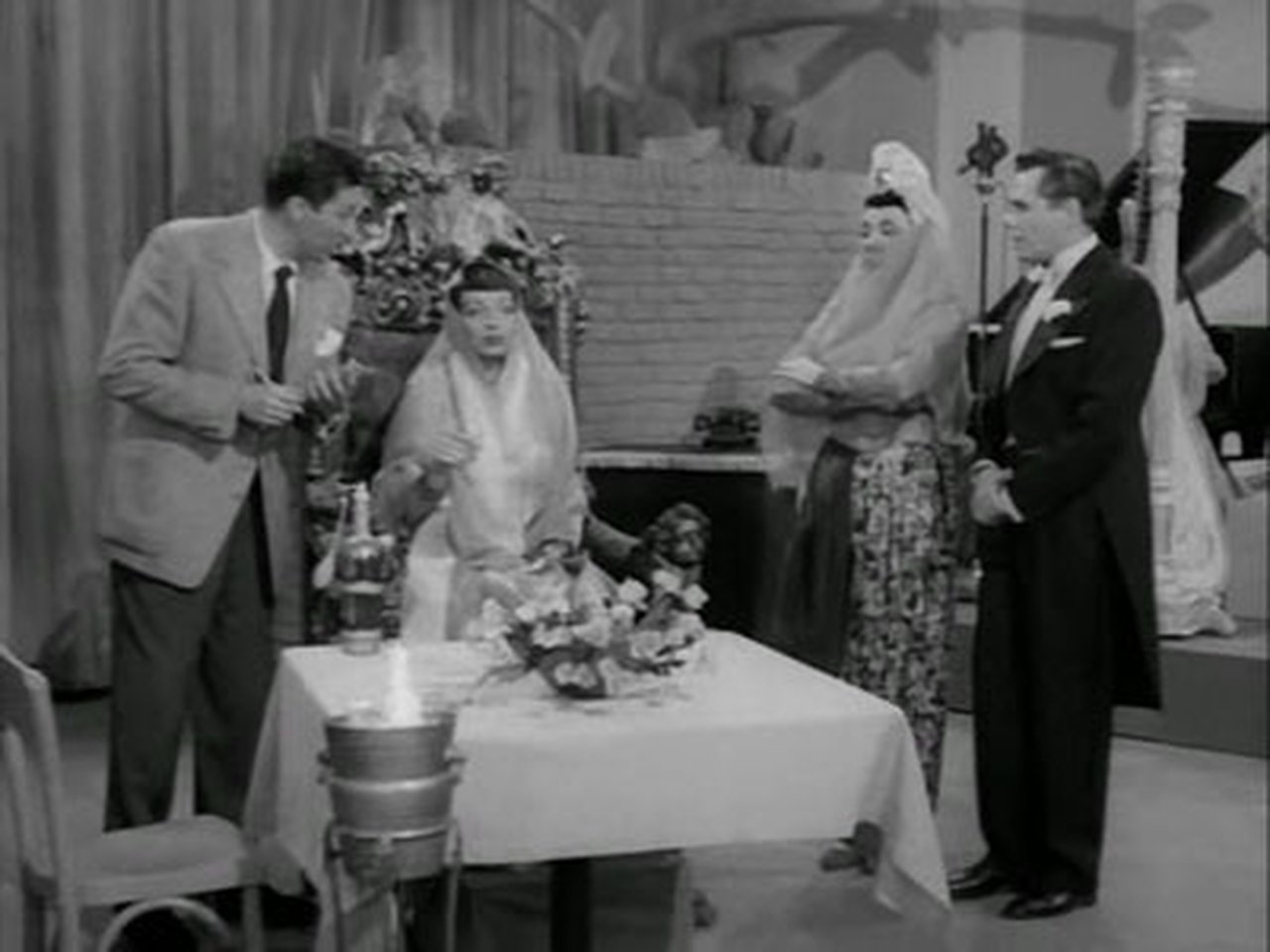 I Love Lucy - Season 1 Episode 31 : The Publicity Agent