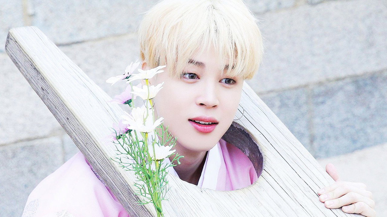 BIỂU TƯỢNG VÀ THỰC TẠI: GIẢI MÃ CẤU TRÚC CỦA 'RUN BTS!' TRONG KỶ NGUYÊN GIẢI TRÍ KỸ THUẬT SỐ cinematic still