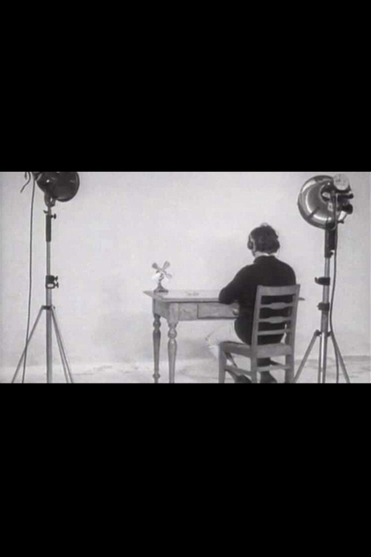 TV Interruptions: Two Figures filmaffisch