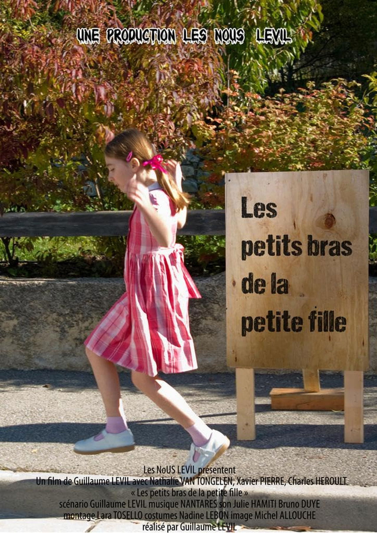 Les petits bras de la petite fille Backdrop