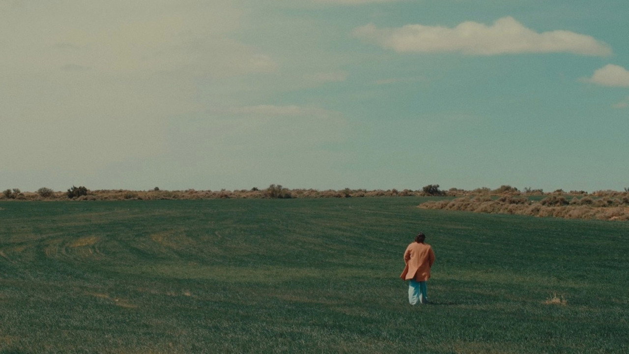 El hombre que no dejaba de mirar atrás still 3