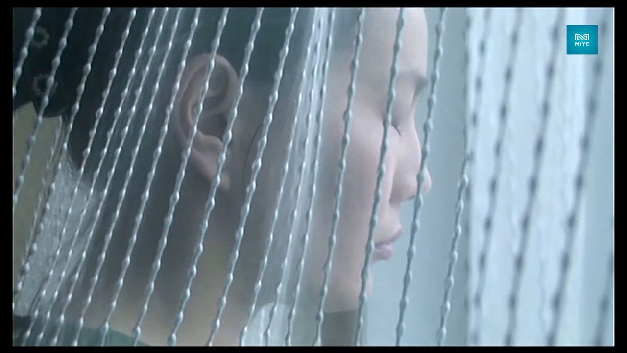 Two Nights and Three Days backdrop