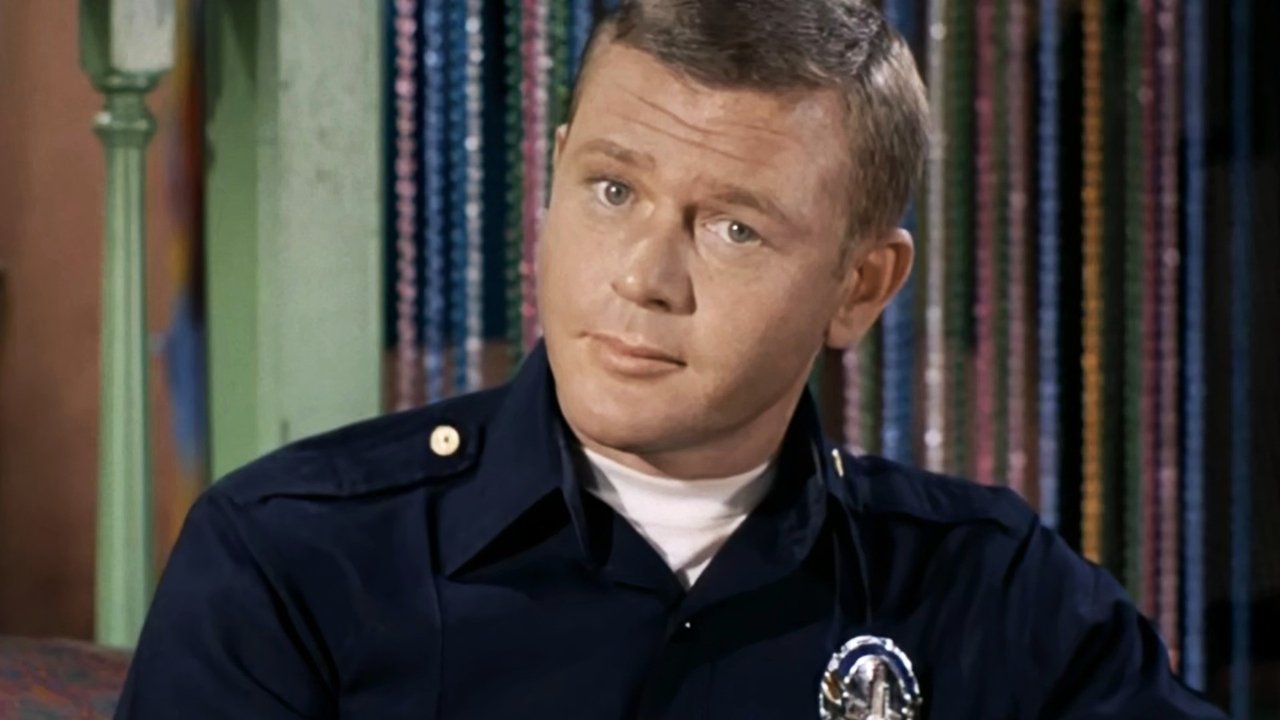 Adam-12 - Season 1 Episode 11 : Log 111: Snake In The Trunk