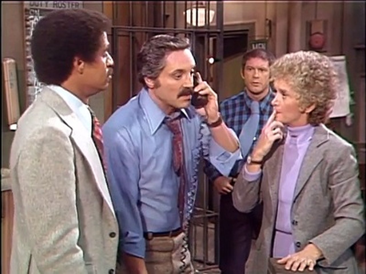 Barney Miller - Season 2 Episode 15 : Happy New Year