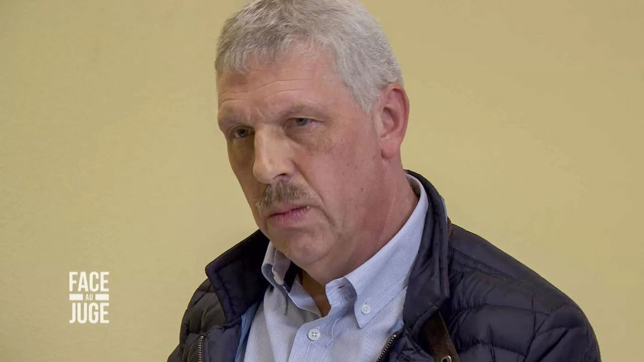 Face au juge — Il amène sa planche de WC