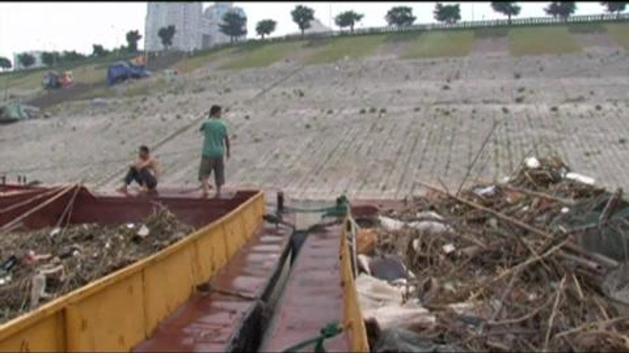 Backdrop for The Yangtze River's Green Sailors