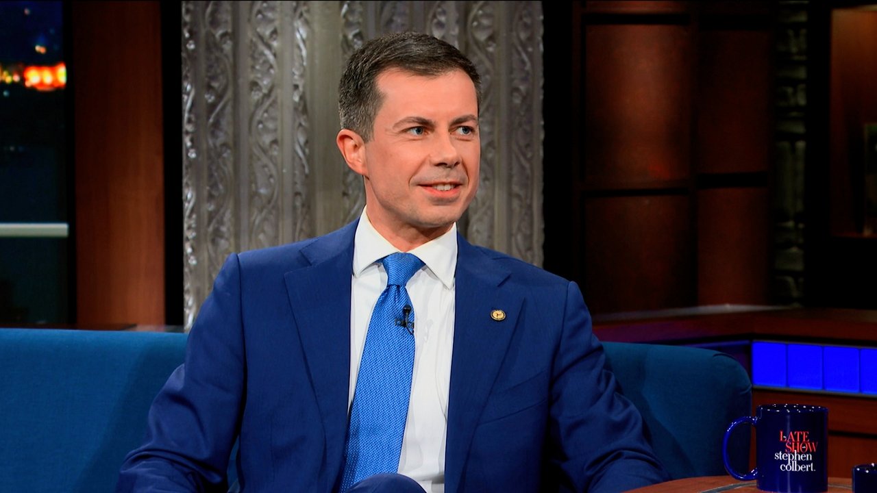 The Late Show with Stephen Colbert - Season 9 Episode 17 : 11/2/23 (Pete Buttigieg, Willie Nelson)