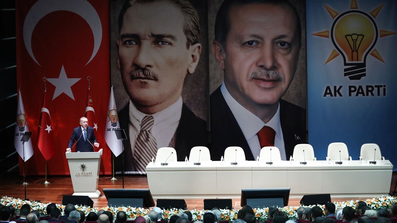 Scen från From Atatürk to Erdoğan