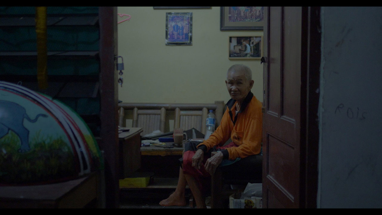 Trailer di The Last Becak's Sepatbor Painter Immagine di copertina del trailer di The Last Becak's Sepatbor Painter
