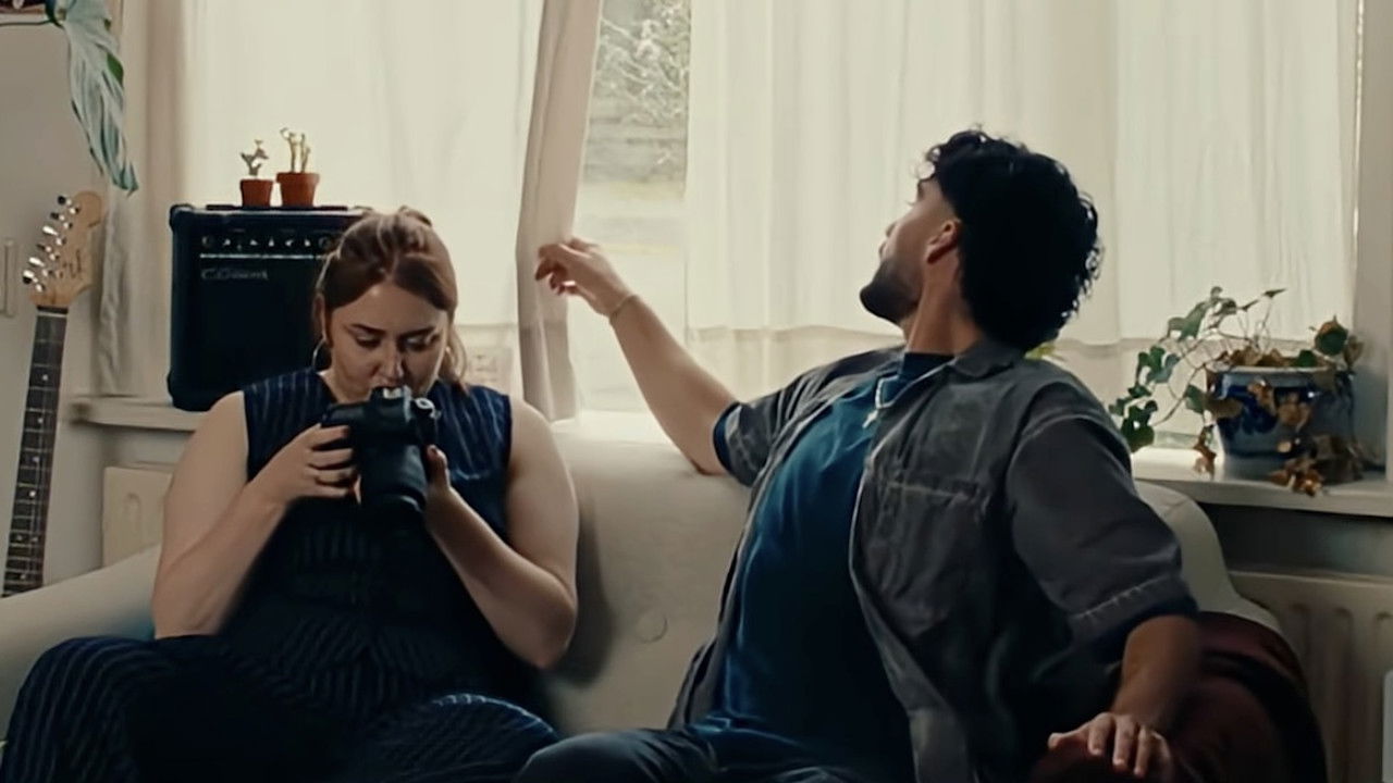 Roomies - Season 1 Episode 1 : Een nieuwe bewoner