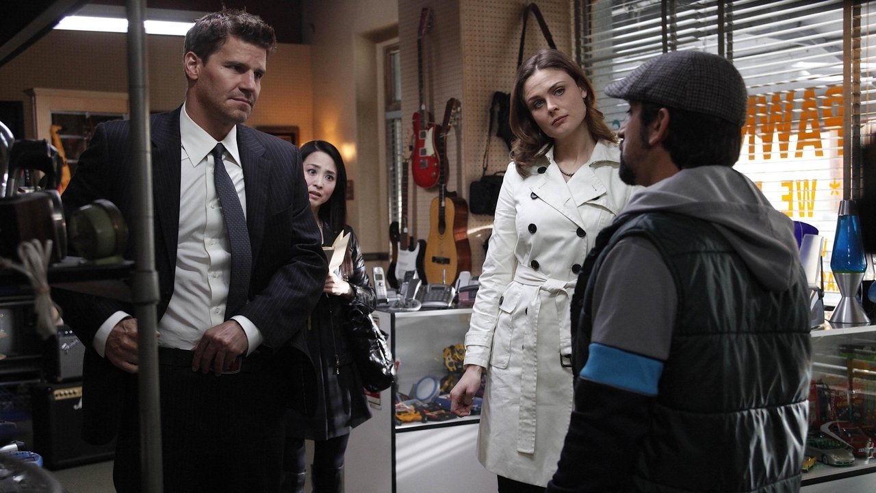 Bones - Season 5 Episode 15 : The Bones on the Blue Line