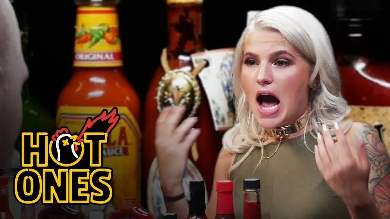 Hot Ones - Season 2 Episode 14 : Carly Aquilino Takes On the Spicy Wings Challenge
