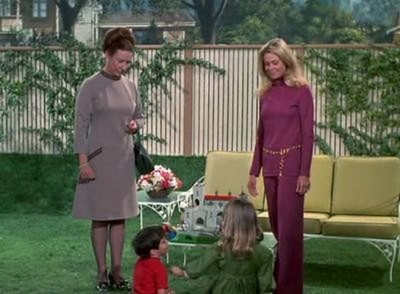 Bewitched - Season 8 Episode 23 : School Days, School Daze