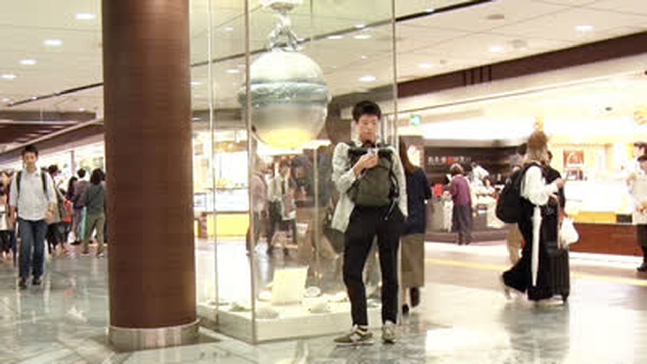 Document 72 Hours - Season 7 Episode 2 : Tokyo Station: Meet me at the 