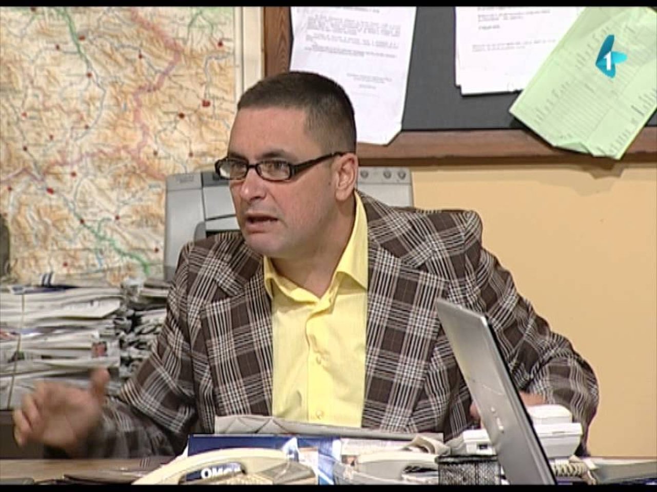 Government Job - Season 2 Episode 36 : 233 Stršljenovi