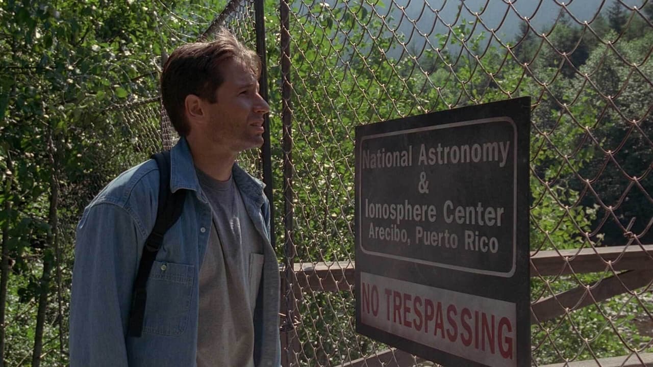 The X-Files - Season 2 Episode 1 : Little Green Men