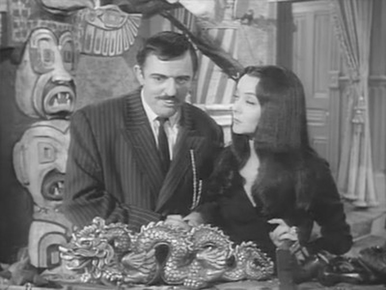 The Addams Family - Season 2 Episode 23 : Morticia, the Decorator