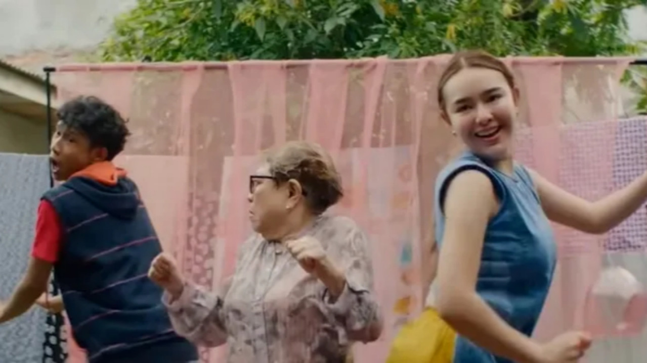 Check Out Sekarang, Pay Later (Caper) backdrop