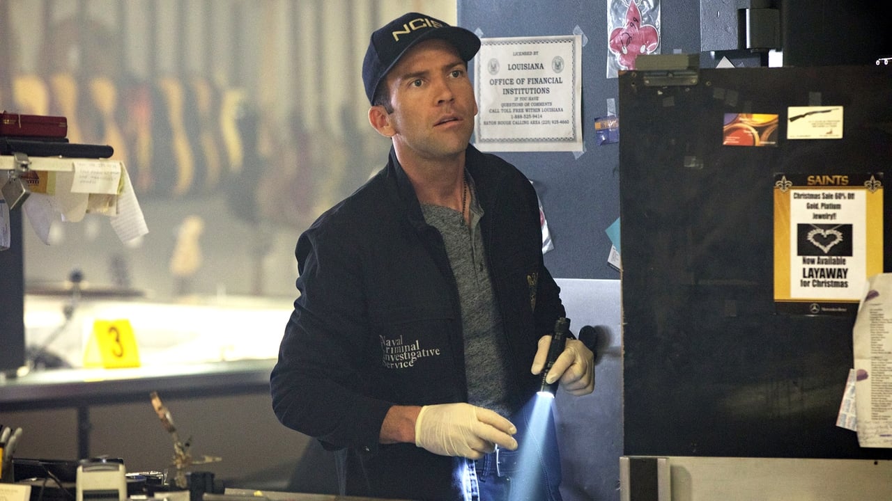 NCIS: New Orleans - Season 3 Episode 17 : Swift, Silent, Deadly