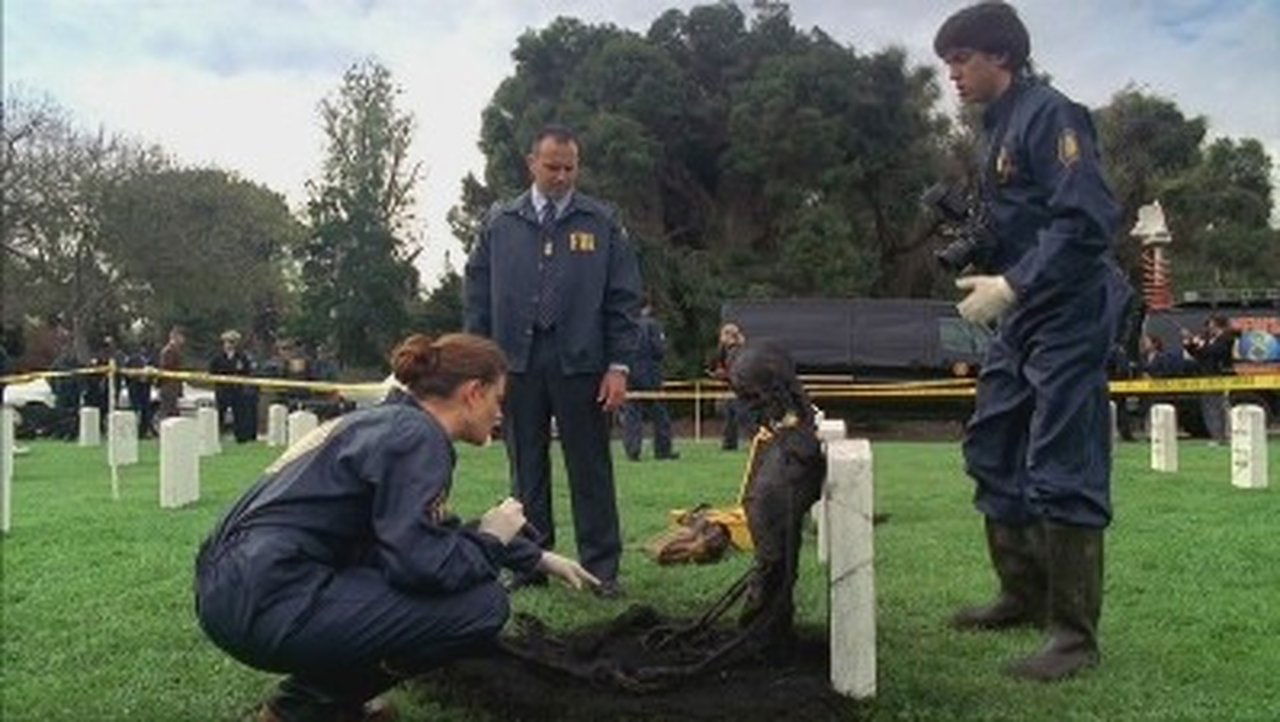 Bones - Season 1 Episode 21 : The Soldier on the Grave