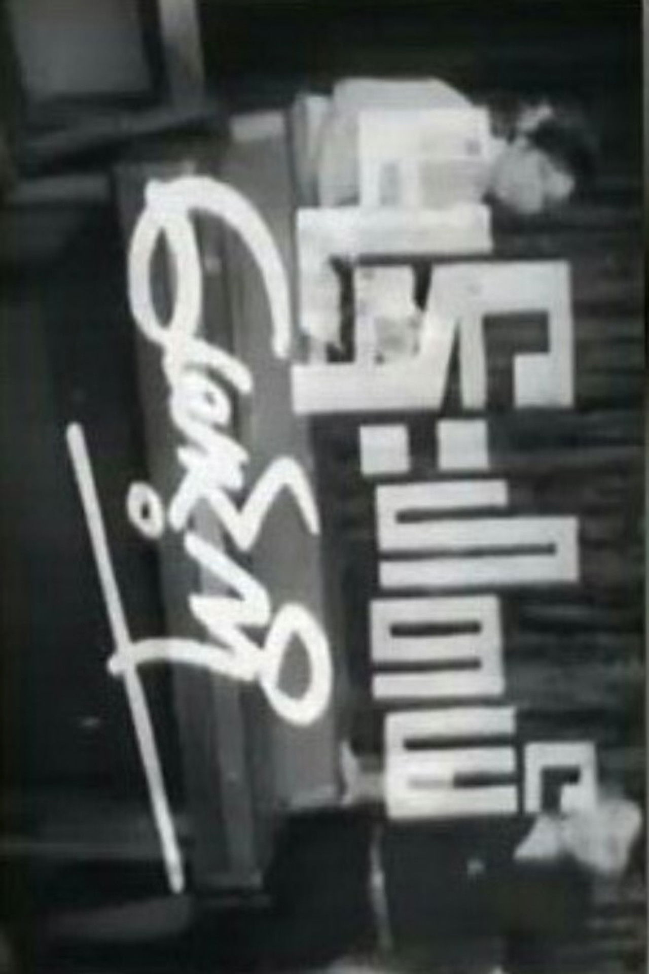 I Hate You, Maung Backdrop