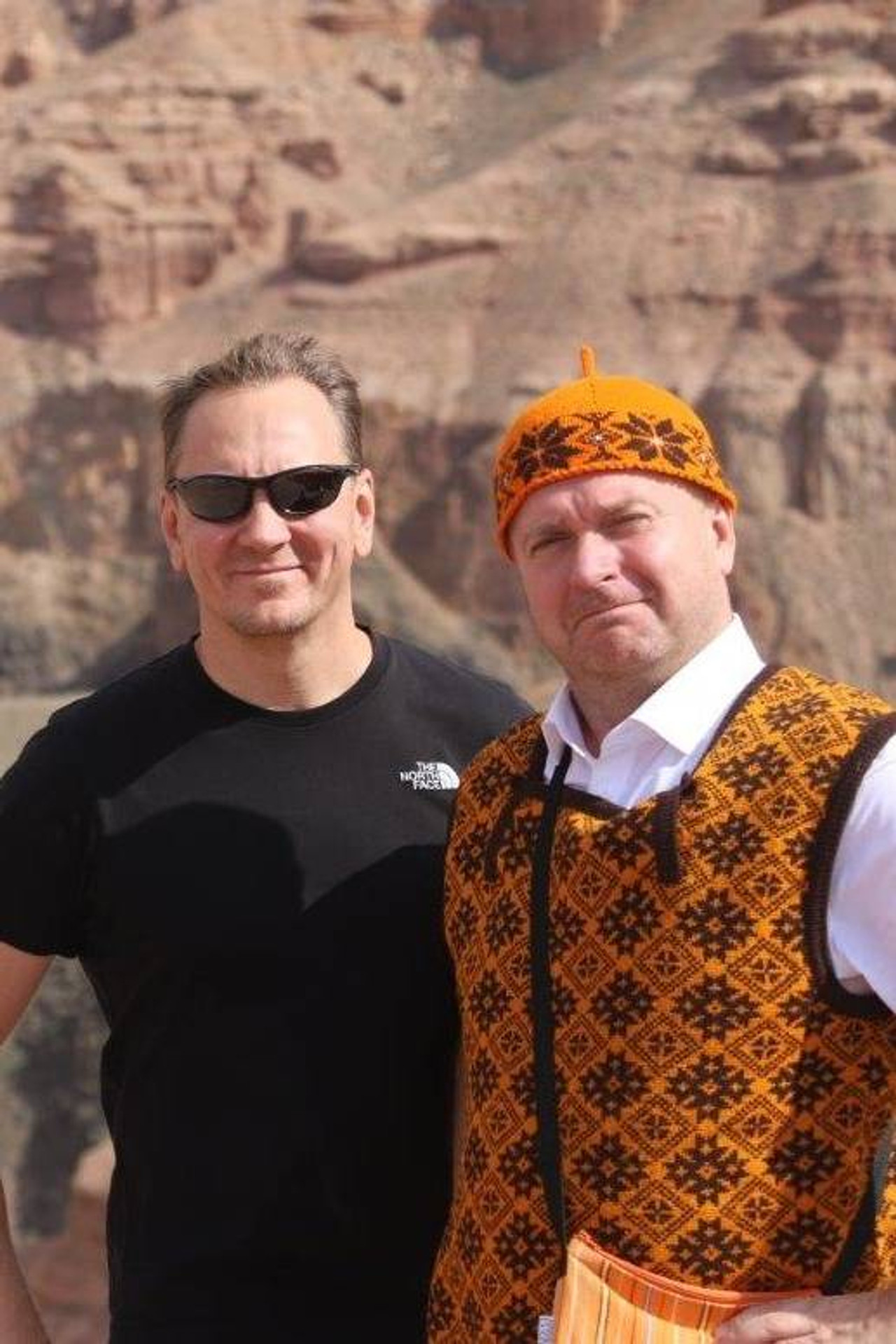 Guerrierët në Sovietistan backdrop