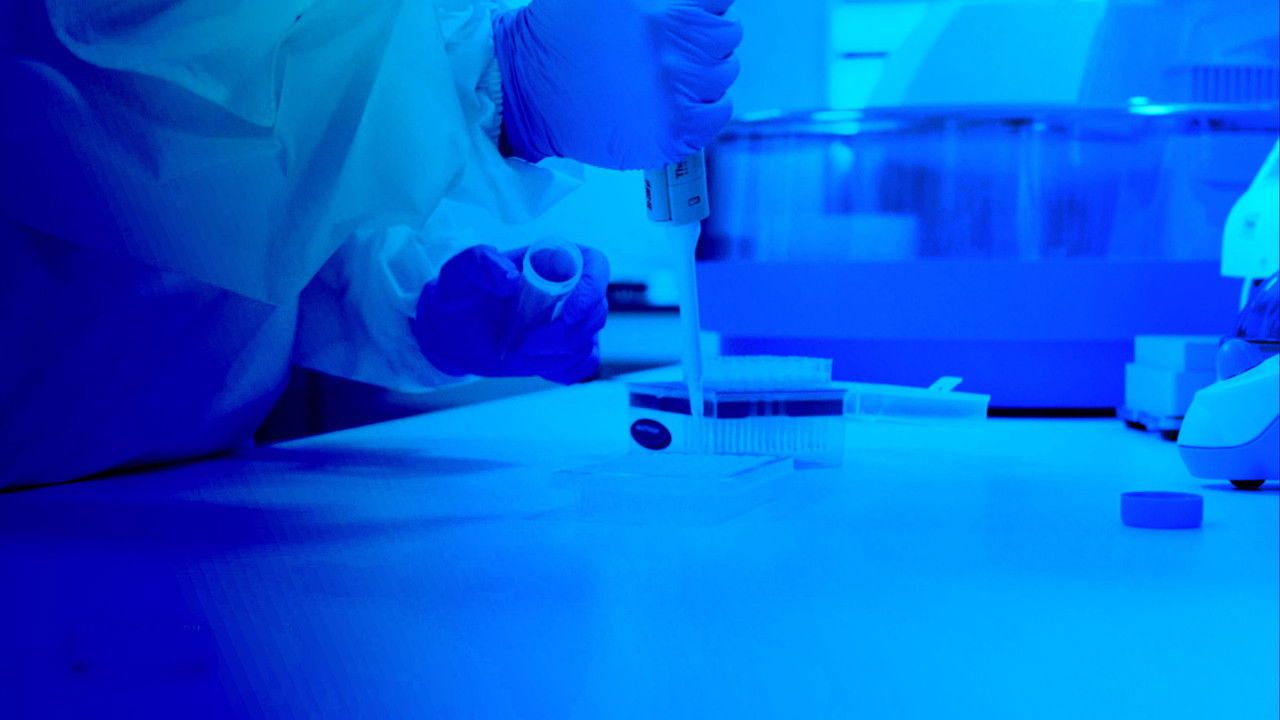 Les Coulisses Du Crime — Expert en ADN