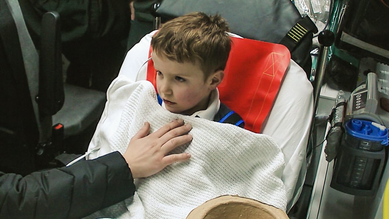 Ambulance - Season 15 Episode 3 : School Run Collision