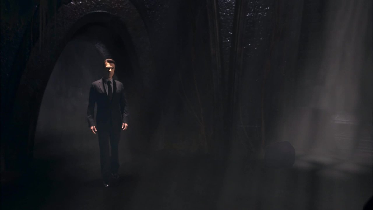 V - Season 2 Episode 9 : Devil in a Blue Dress