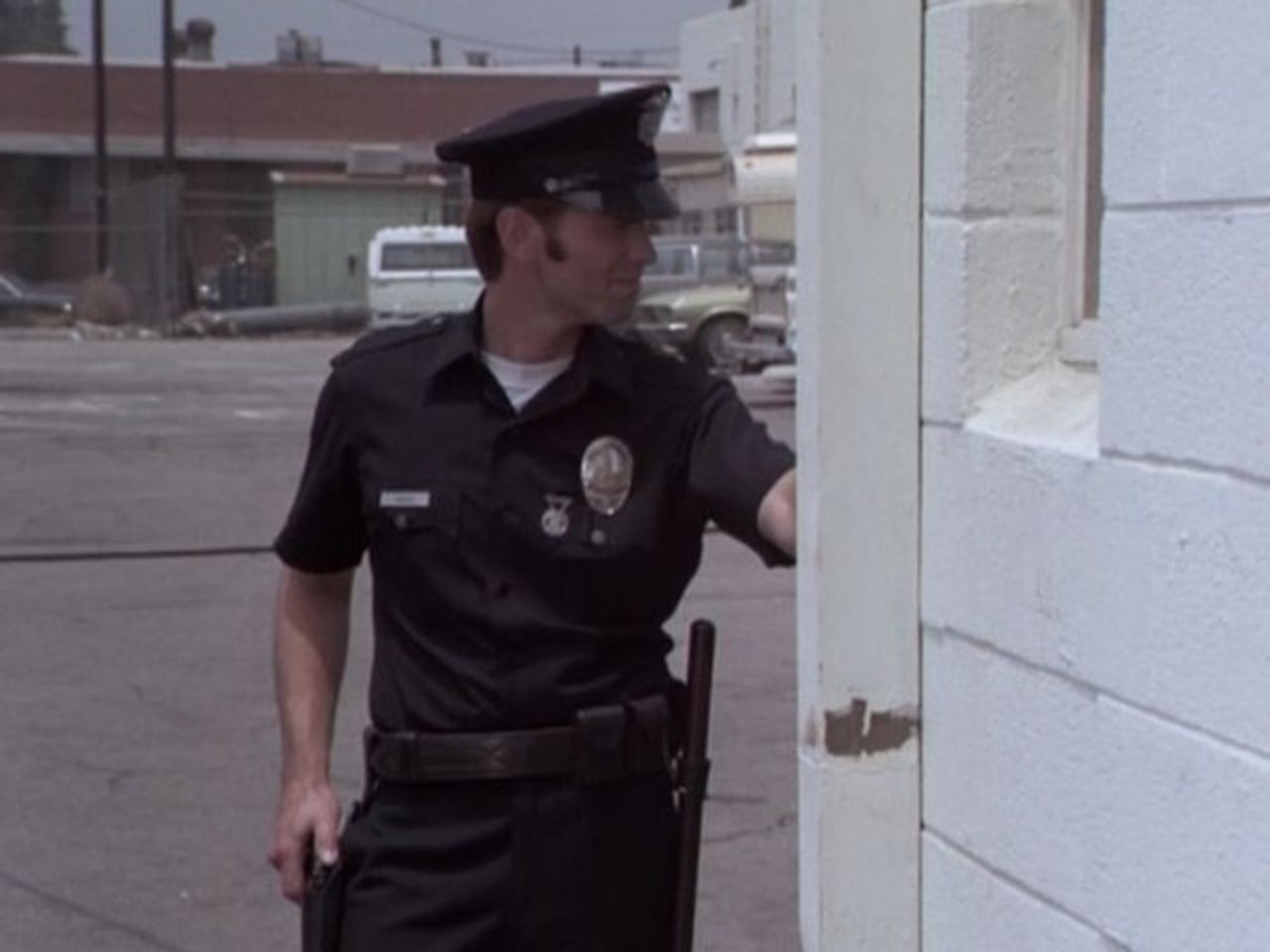 Adam-12 - Season 7 Episode 1 : Camp: Part 1