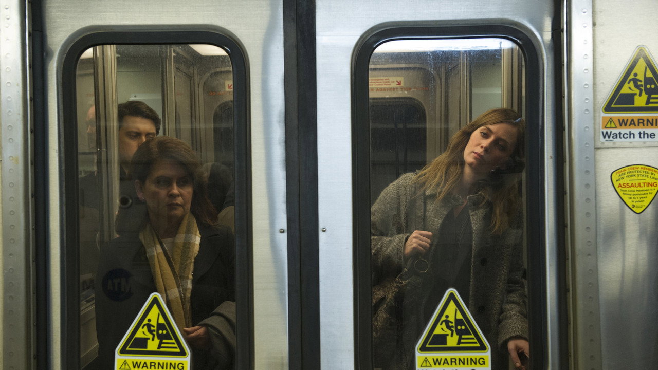 The Girl on the Train background 16