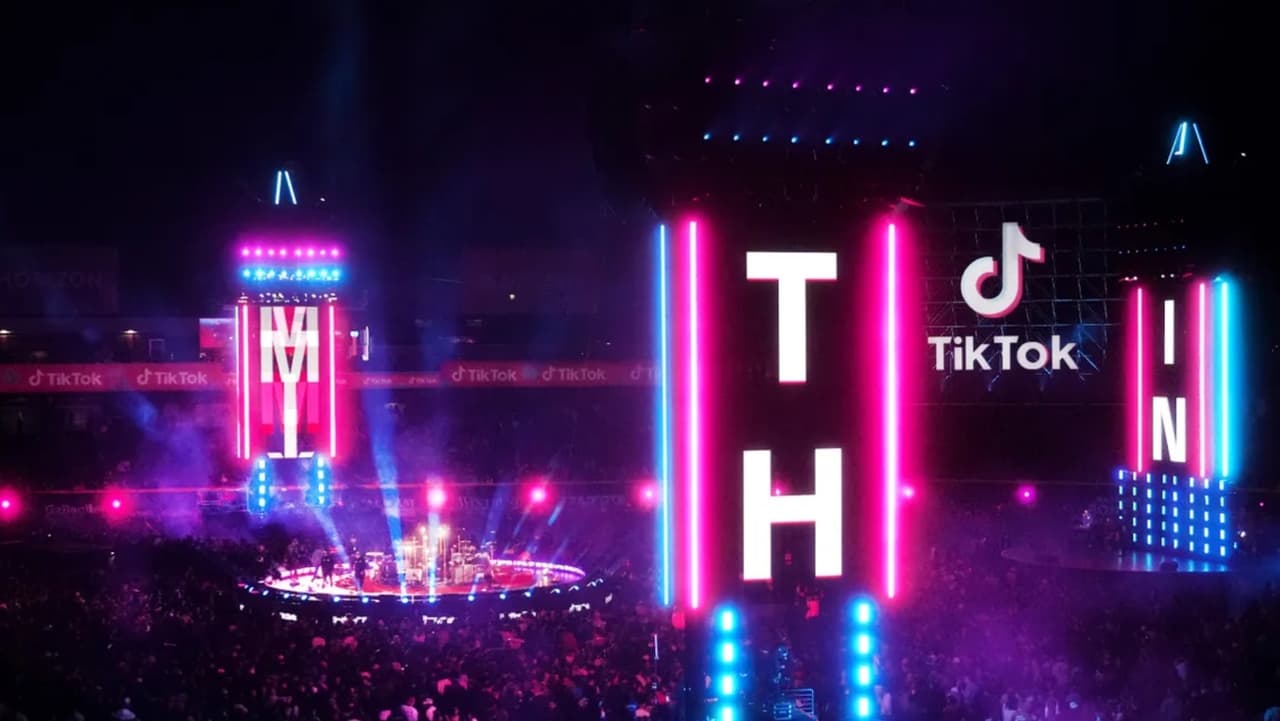 Tiktok: In the Mix background