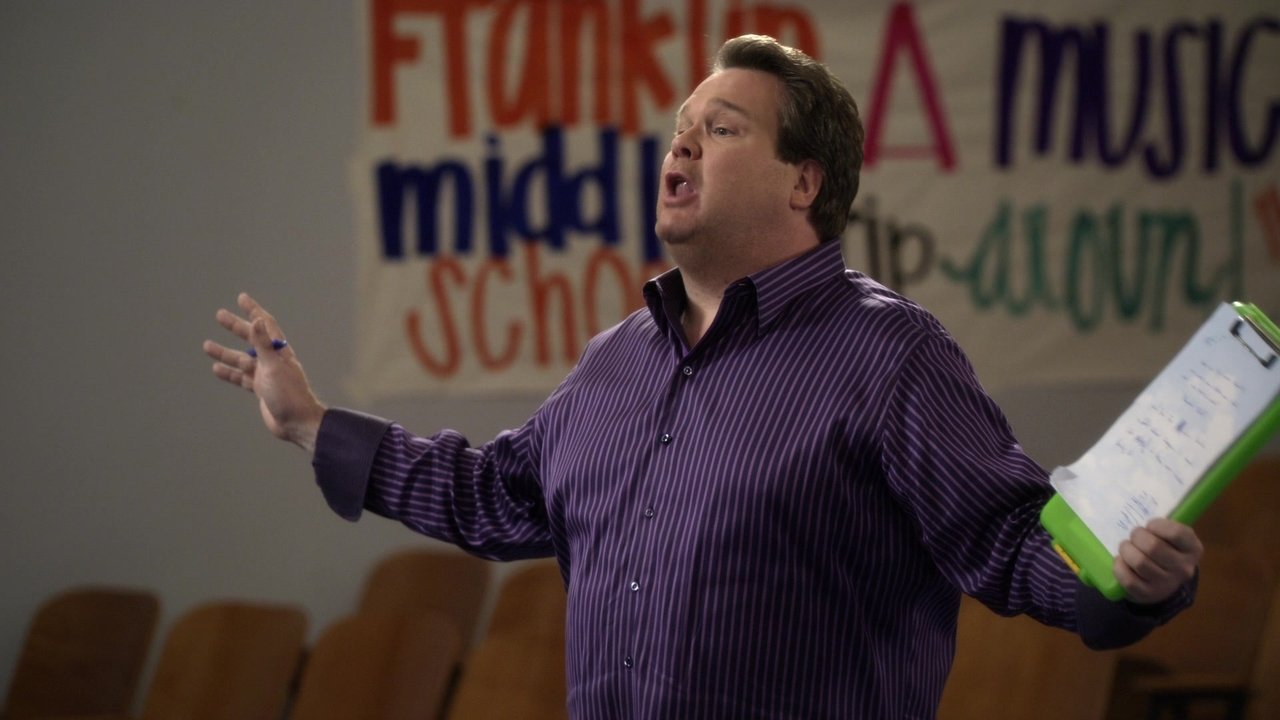 Modern Family - Season 2 Episode 19 : The Musical Man