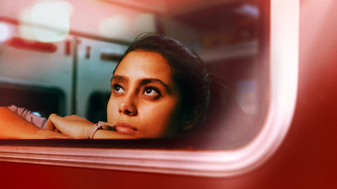 Gia Đình Sống Giữa Màn Đêm - Backdrop 11