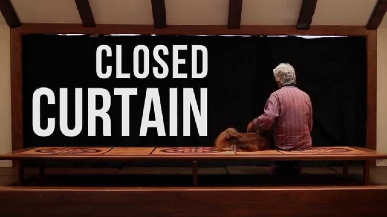 Scen från Closed Curtain