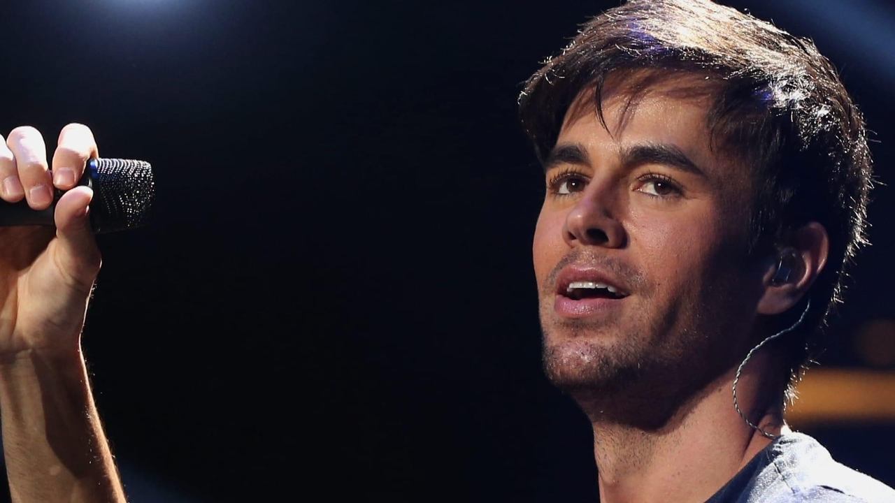 Enrique Iglesias: Latin Fever background