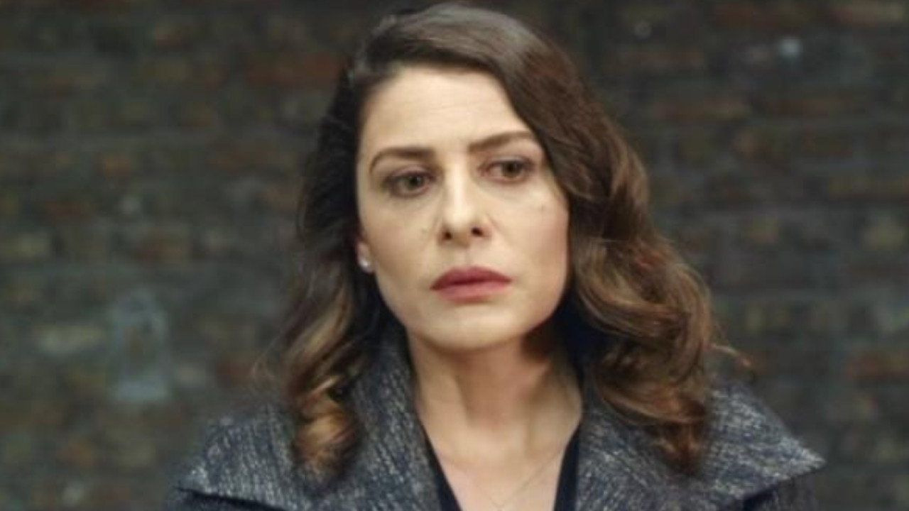 Paramparça backdrop
