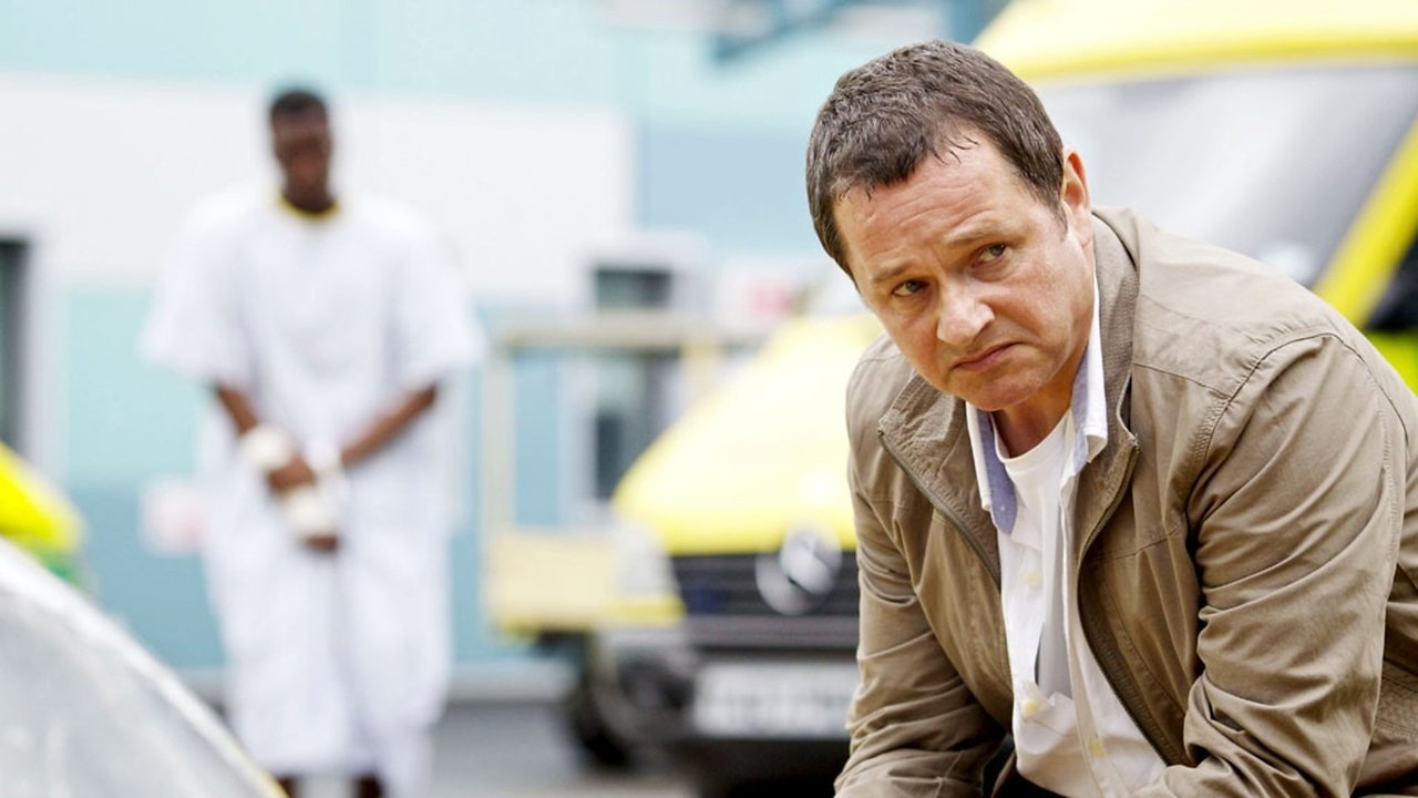 Casualty - Season 27 Episode 6 : Evolve or Be Extinct