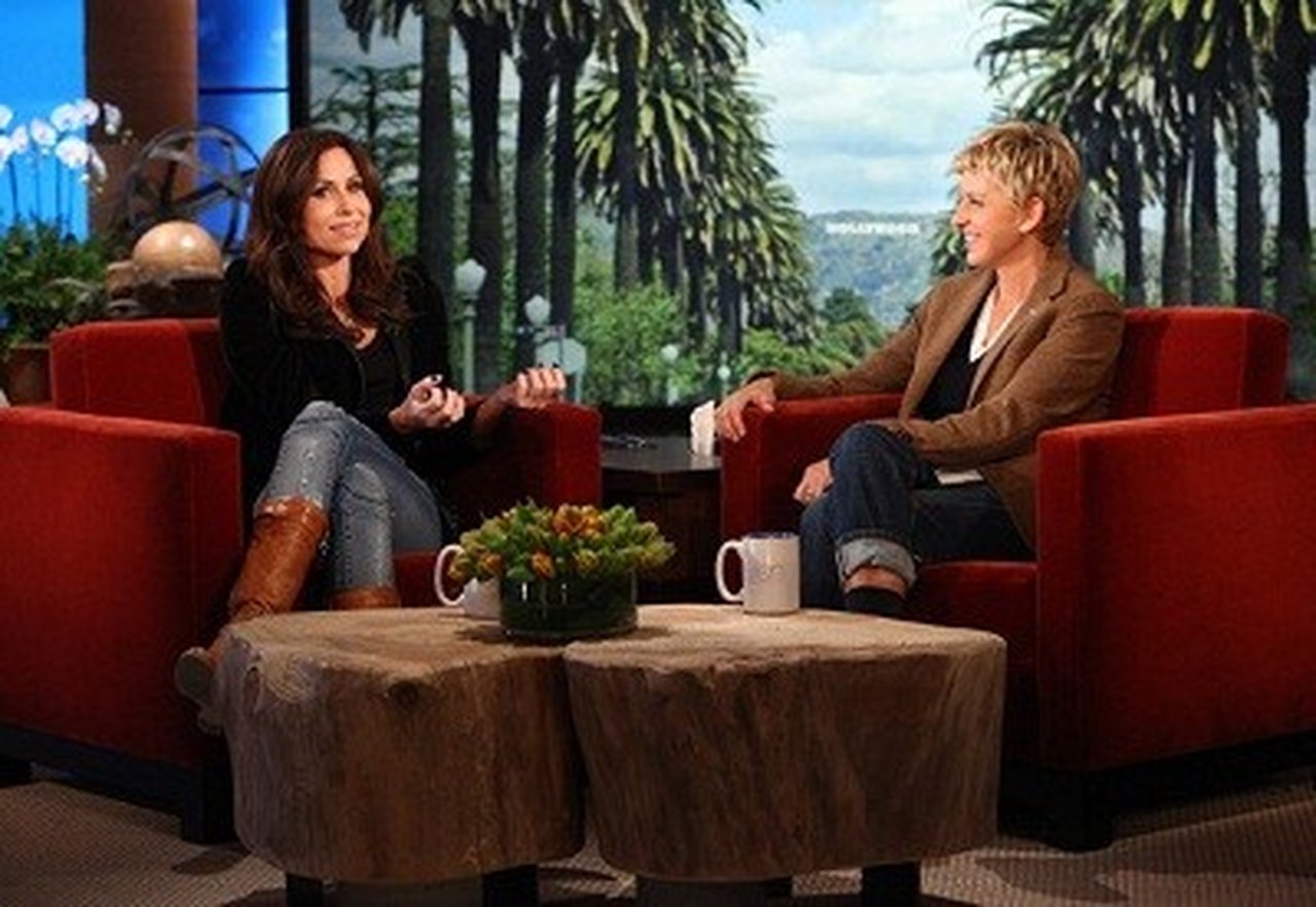 The Ellen DeGeneres Show - Season 9 Episode 54 : Minnie Driver, Sarah Hyland